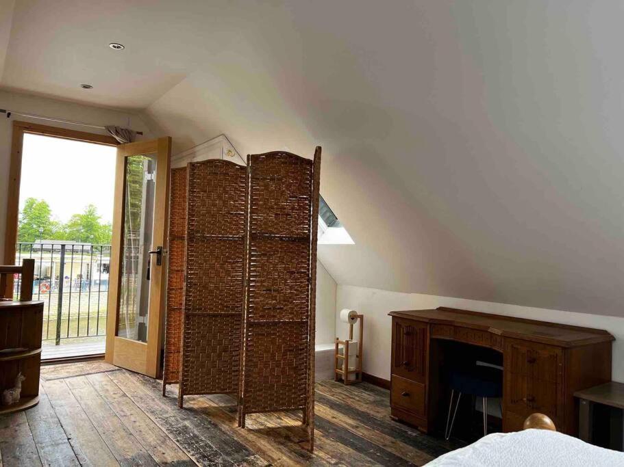 Quirky 1 Bedroom Barn On The River In Arundel Eksteriør bilde